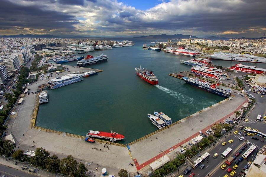 Транспорт греции. Порт Пирей. Piraeus Греция. Порт Piraeus. Пирейский порт Греция.