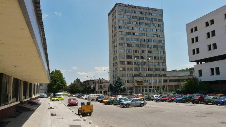 A view outside Gorna Oryahovitsa railway station