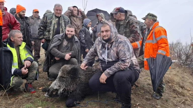 Ловци повалиха невиждан глиган-гигант край Хаджидимово